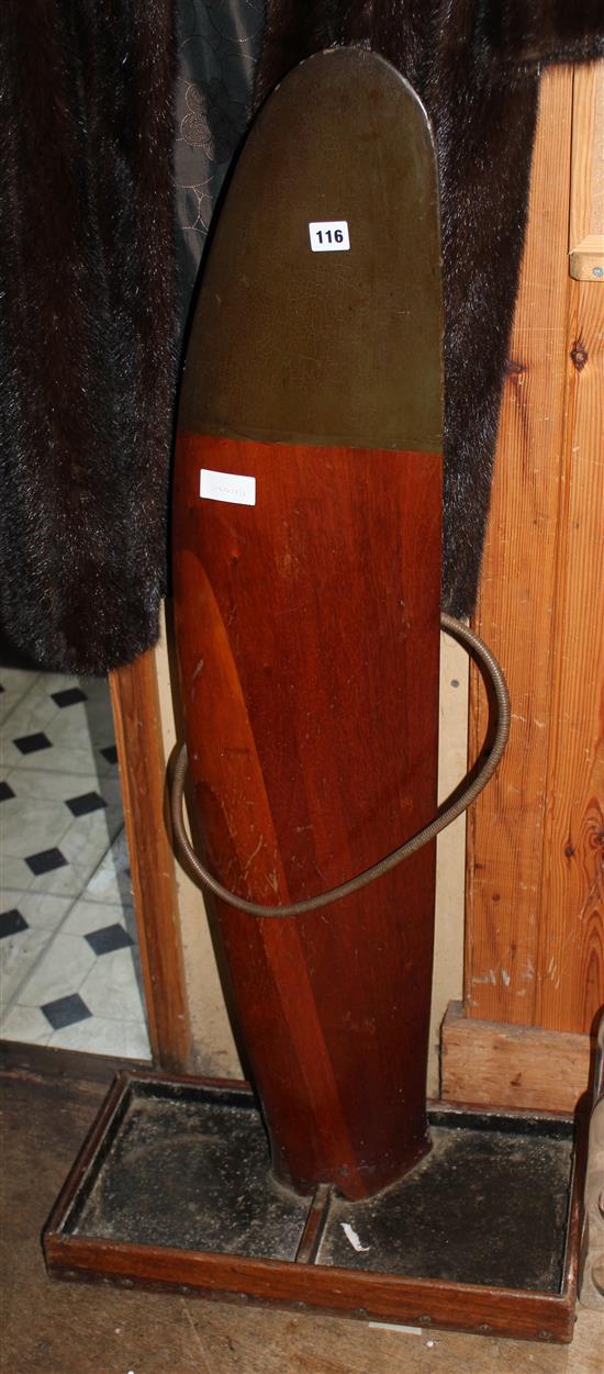 Mounted half propeller blade